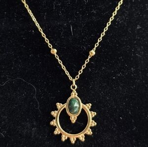 Elegant Gold and Green Pendant Necklace